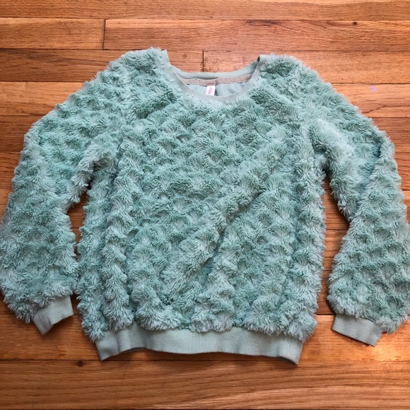 Girls size 7/8 Medium fluffy soft sweater - Picture 1 of 2